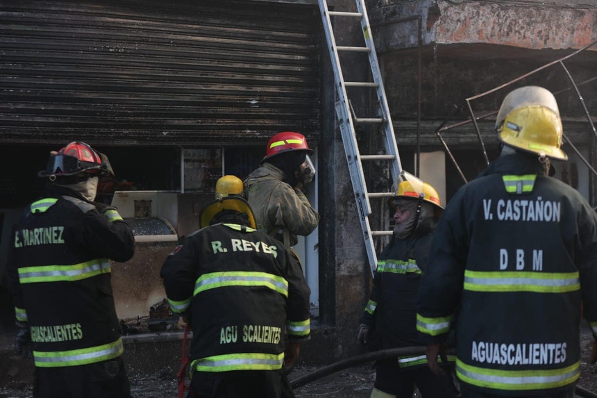 El accidente entre tren y camión de combustible provoca un grave incendio en México