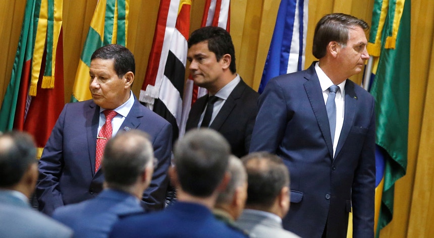 Jair Bolsonaro está a tentar "esconder" parte das suas conversas com Sergio Moro
