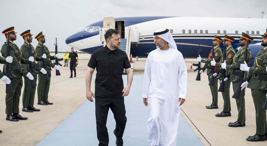 Imagem de Irão ataca depósito de sistemas antidrones ucranianos nos Emirados Árabes Unidos