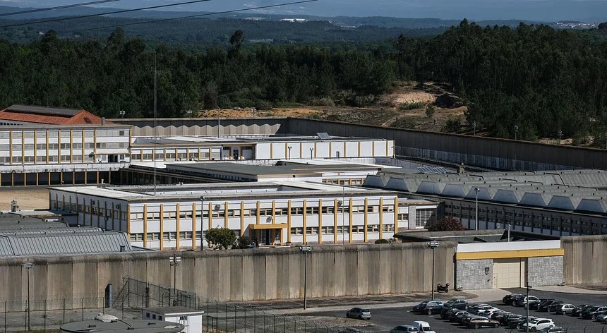Imagem de Guardas prisionais avançam com greve na prisão de Vale de Judeus