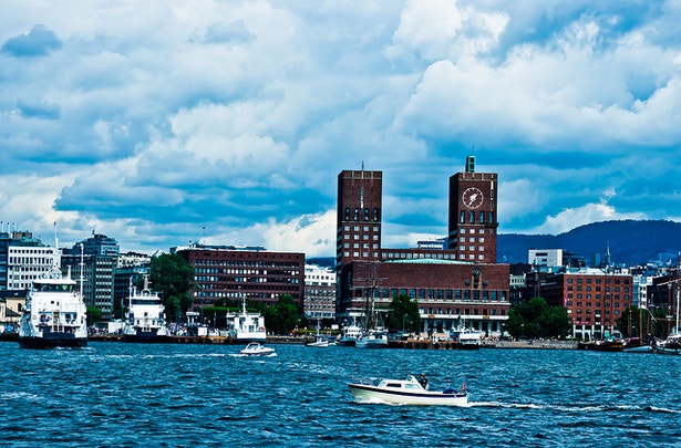 2&ordm; A lei da Noruega imp&otilde;e que 40 por cento dos conselhos de administra&ccedil;&atilde;o das empresas sejam ocupados por mulheres. 