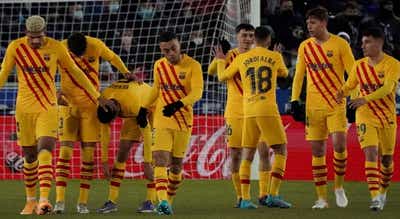 FC Barcelona vence Alavés e sobe a quinto na Liga espanhola