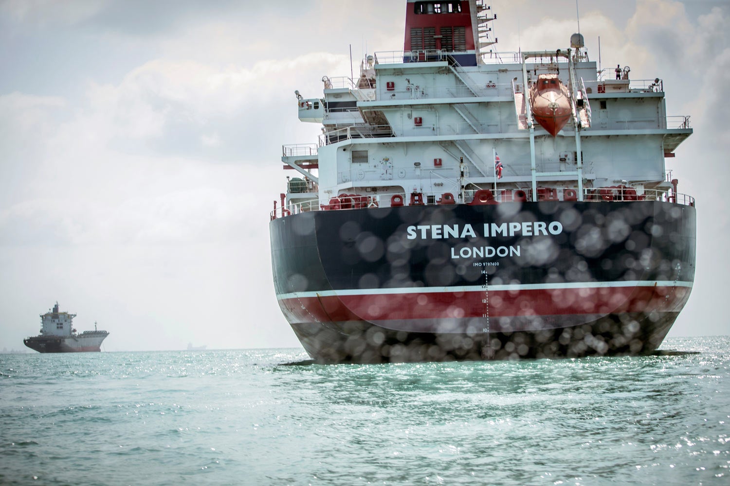 Ir�o vai libertar sete tripulantes do petroleiro brit�nico apreendido