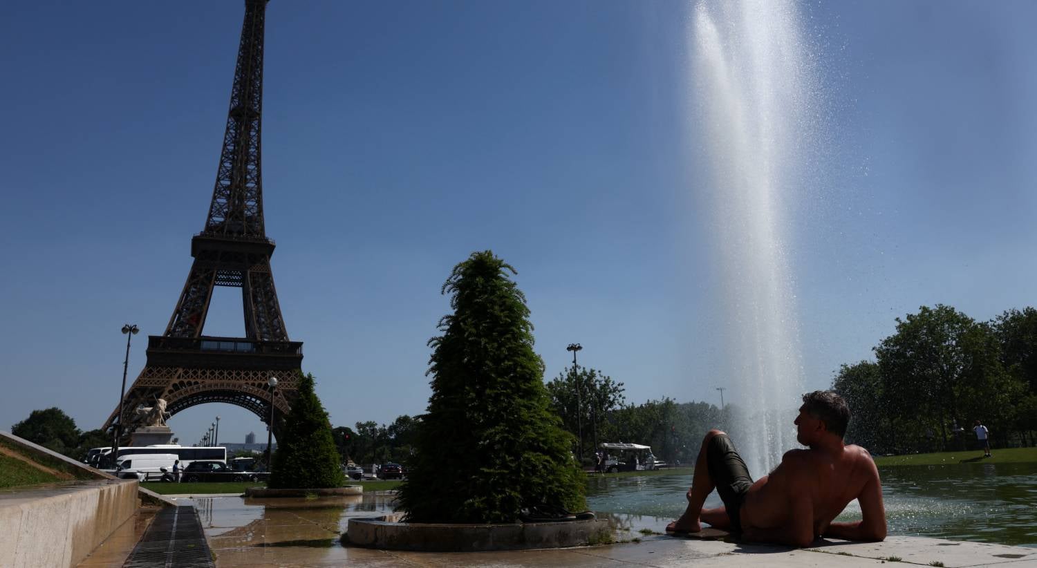 Calor em França. Autarquias mobilizam-se para ajudar idosos
