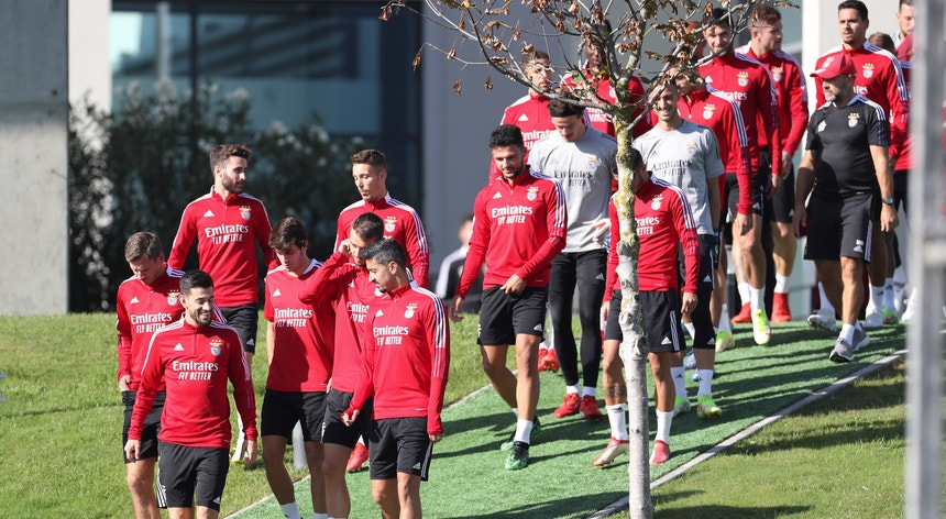 A equipa do Benfica vai subir ao relvado do Estádio da Luz com o desejo de surpreender o poderoso Bayern
