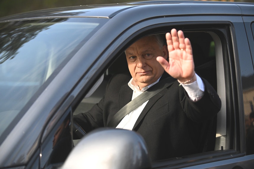 Primeiro-ministro húngaro cumpre promessa e fecha canais controlados por Viktor Órban
