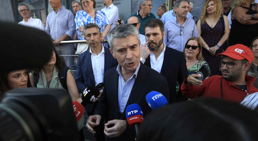 Carneiro critica Governo por estar a lucrar com o aumento do preço dos combustíveis