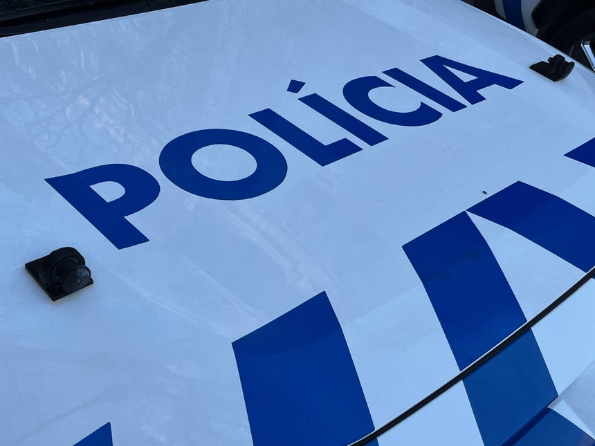 Imagem de Três alunos feridos por rebentamento de petardos em escola de Lisboa