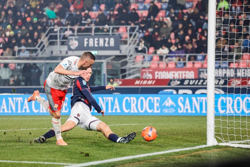 Imagem de Bolonha perde com Cremonese e afasta-se dos líderes