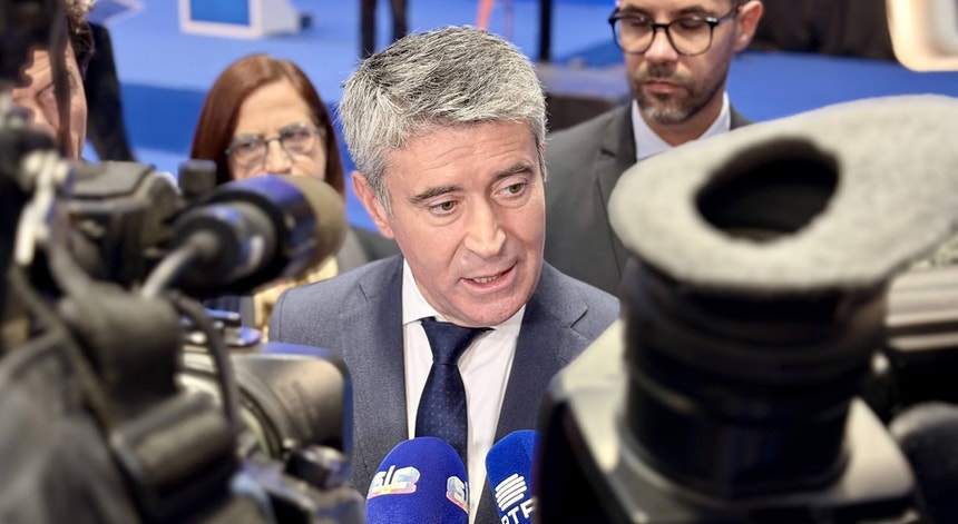 Imagem de Carneiro pede a Montenegro que intervenha em relação a estudantes vindos da Ucrânia