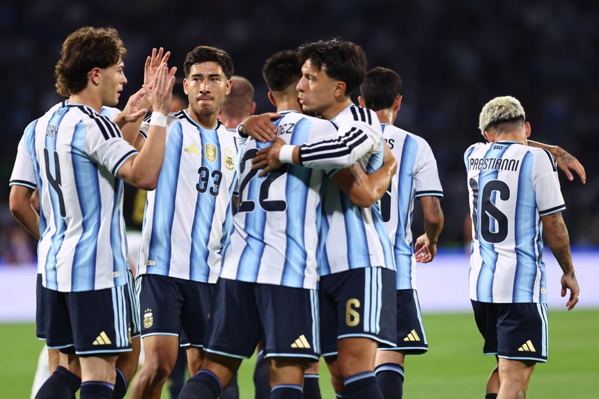 Imagem de Argentina goleia Bolívia com Prestianni em estreia a titular e sem Messi
