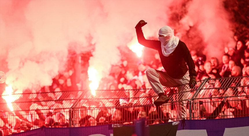 Imagem de Mais de 300 adeptos proibidos de entrar em recintos desportivos