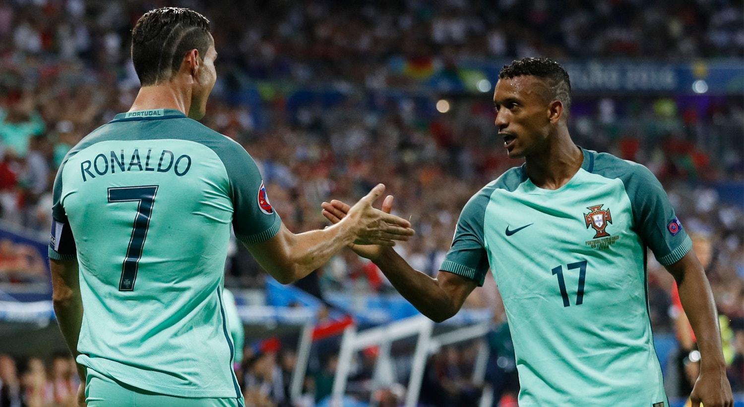  Carl Recine - Reuters 