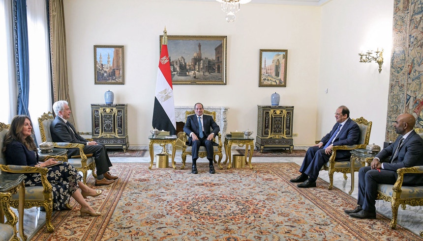 Os diretores dos serviços de informação do Egito e dos EUA reuniram-se com o presidente egípcio, Abdel Fattah al-Sisi, a 7 de abril no Cairo, no âmbito das negociações de paz em Gaza
