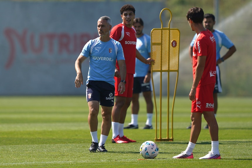 Imagem de Carlos Vicens quer "dinamismo" no Sporting de Braga para "marcar golos"