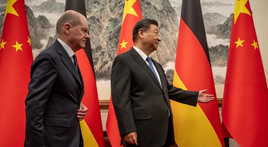 Olaf Scholz na China para conversações delicadas sobre o comércio e uma "paz justa" na Ucrânia
