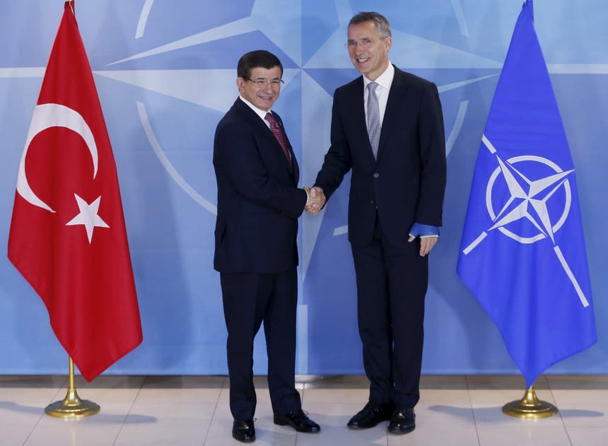 O primeiro-ministro da Turquia, Ahmed Davutoglu e o secretário-geral da NATO, Jens Stoltenberg Foto: Reuters O primeiro-ministro da Turquia, Ahmed Davutoglu e o secretário-geral da NATO, Jens Stoltenberg Foto: Reuters