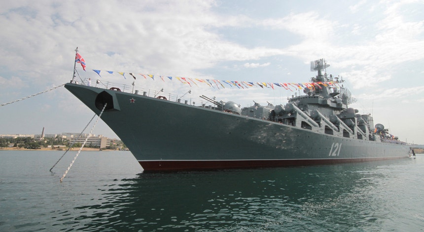 Os danos no navio Moskva, da era soviética, poderão representar um golpe profundo nas forças militares russas no 50.º dia de guerra.
