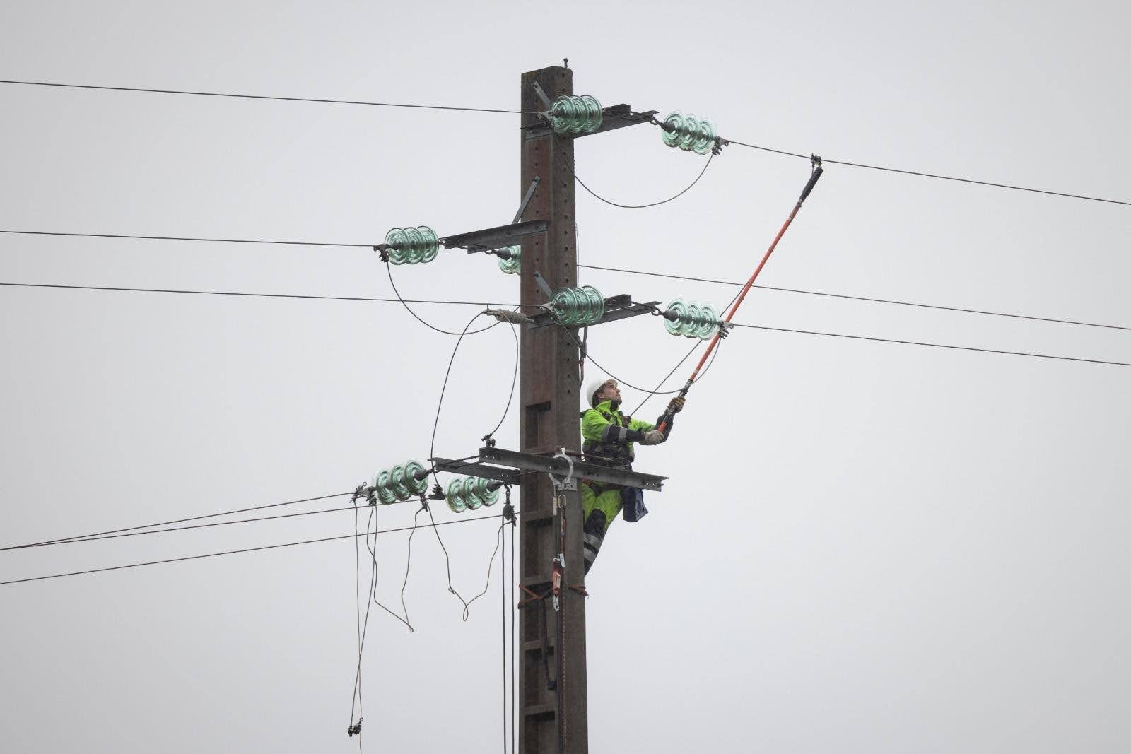 Governo aprova investimento de 1,58 mil milhões de euros na rede de distribuição elétrica de alta e média tensão
