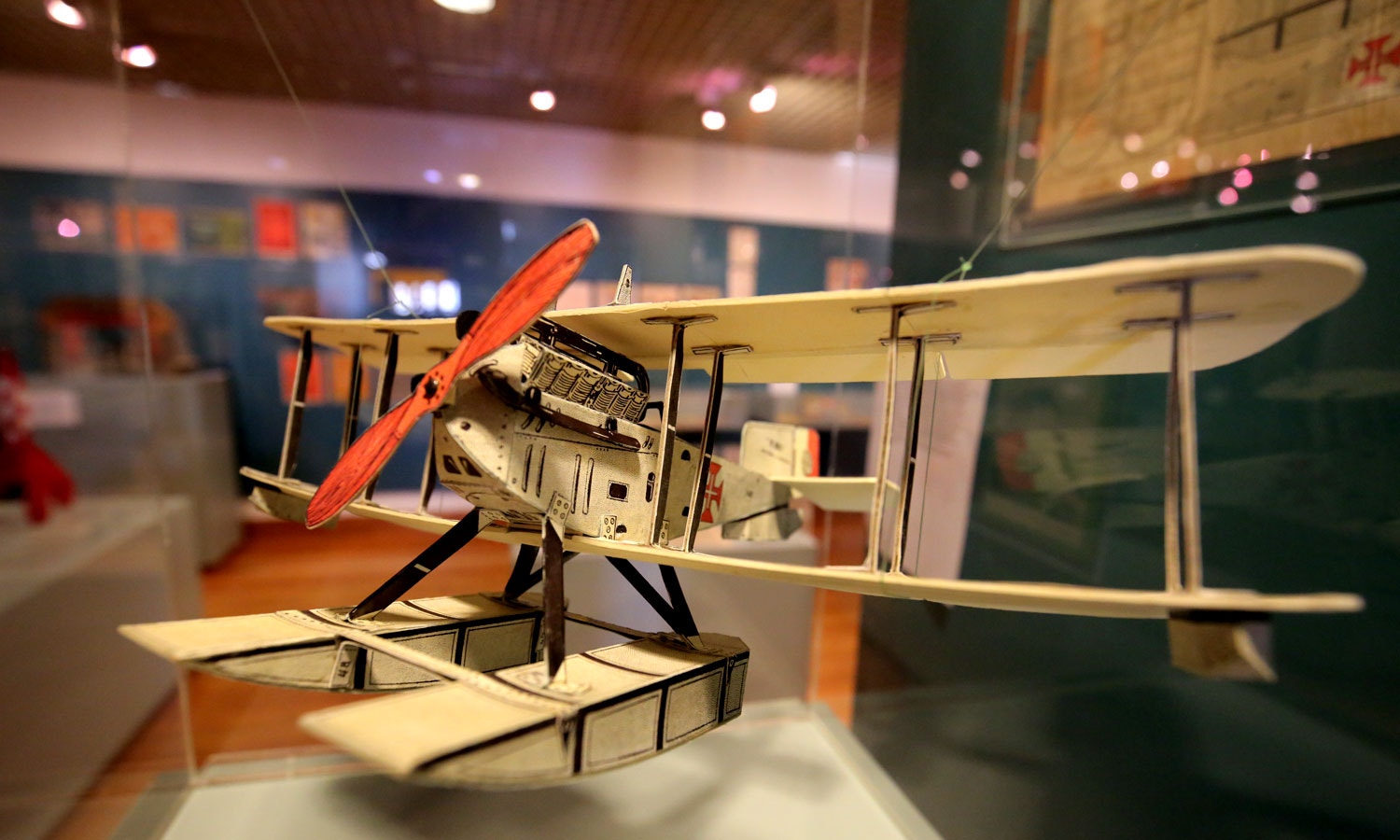  &Eacute; claro que, por raz&otilde;es de concorr&ecirc;ncia, outras publica&ccedil;&otilde;es adotaram a mesma estrat&eacute;gia. Tal aconteceu com o C&oacute;-c&oacute;-r&oacute;-c&oacute;, de Ant&oacute;nio Cardoso Lopes (que assinava Tiot&oacute;nio), em 1928, e com o Tic-Tac, em 1932. 