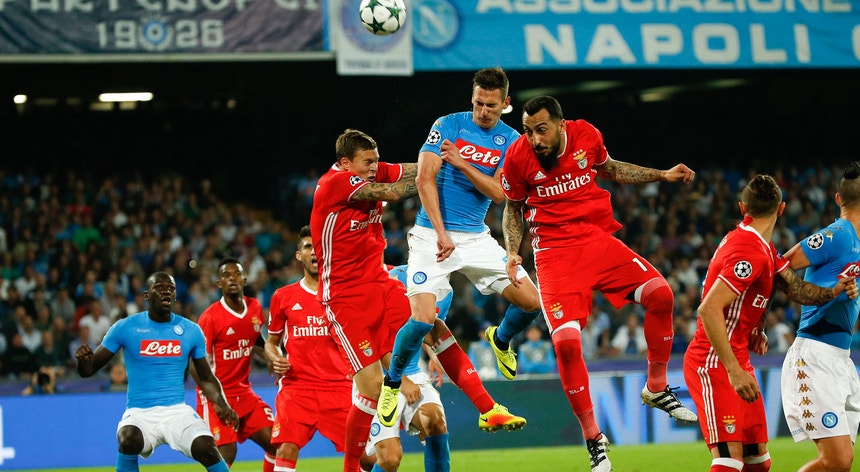 Benfica sofre derrota por 4-2 em Nápoles
