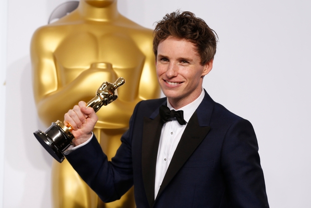 Eddie Redmayne posa com o Óscar de Melhor Ator (Foto: Lucy Nicholson, Reuters) Eddie Redmayne posa com o Óscar de Melhor Ator (Foto: Lucy Nicholson, Reuters)