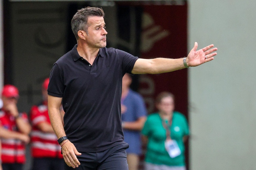 Marco Silva assegura que Schjelderup está "feliz da vida" no Benfica