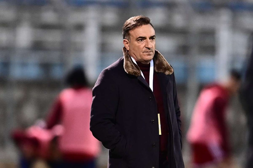 Imagem relacionada com a notícia: Carlos Carvalhal continua vitorioso à frente do Olympiacos
