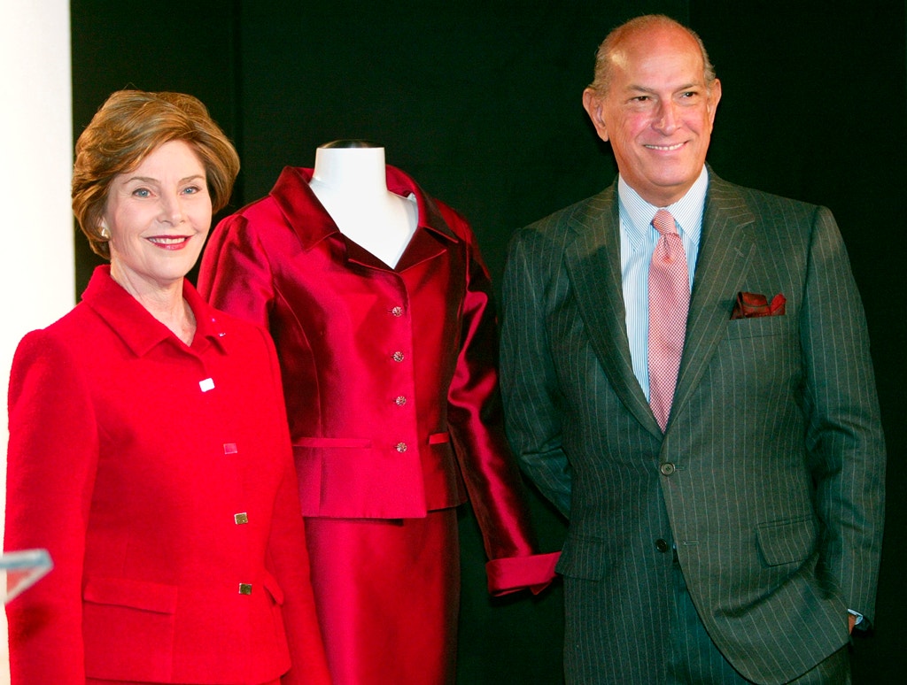  A antiga Primeira-Dama dos Estados Unidos, Laura Bush, vestida por de la Renta 