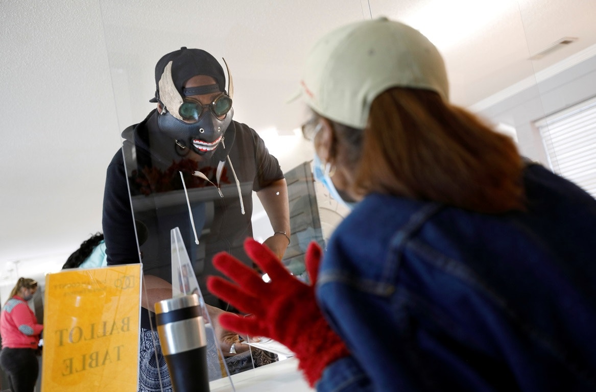  Carolina do Norte, eleitor pronto a votar | Jonathan Drake - Reuters 