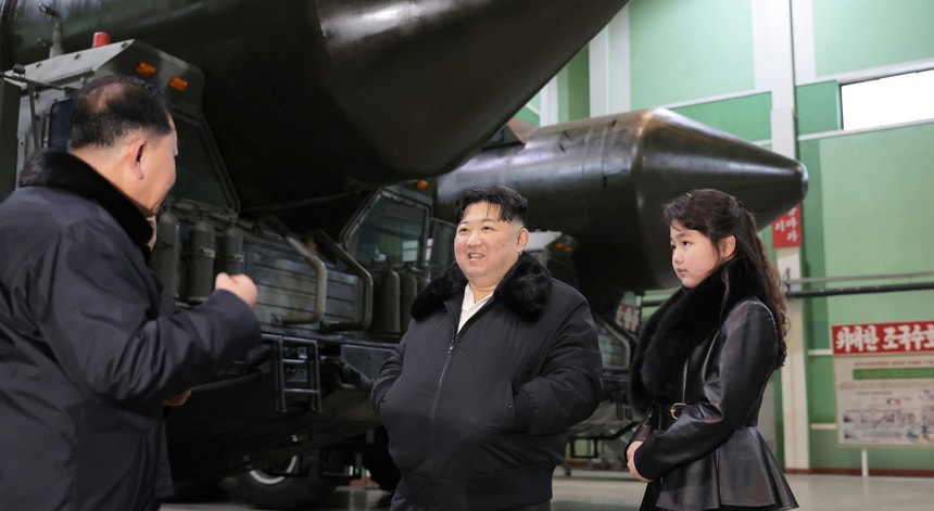 Kim Jong Un visita fábricas de armas y ataca a Corea del Sur