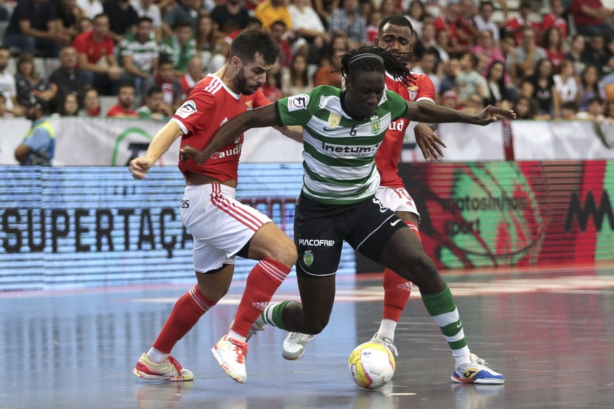 Zicky Té eleito o melhor jogador do Europeu de futsal