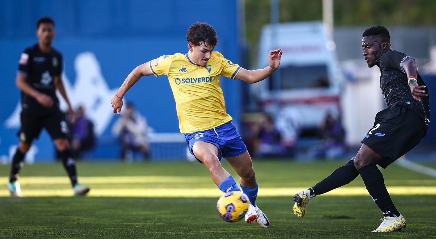 Arouca afunda Estoril