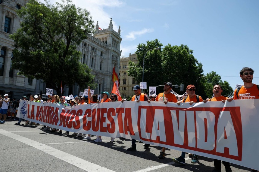 Imagem ilustrativa: Milhares de pessoas em manifestação em Madrid contra aumento do custo da habita