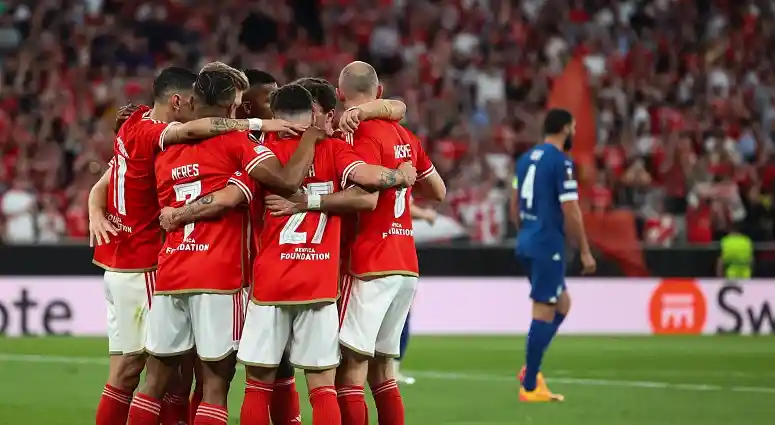 Benfica defende vantagem mnima em Frana