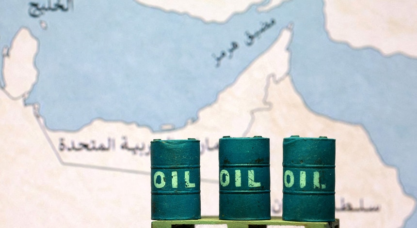 Preço do petróleo Brent volta a ultrapassar os 100 dólares