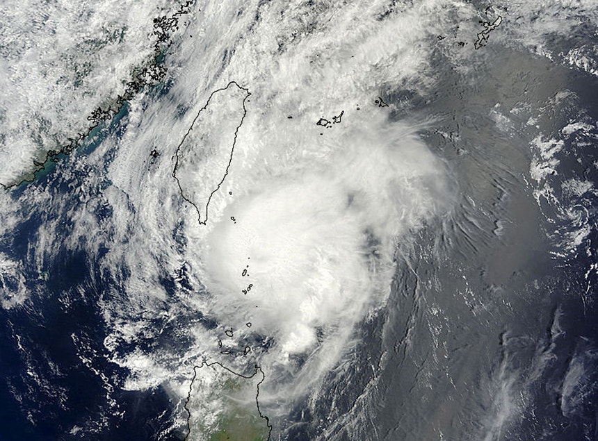 Tufão Noul aproxima-se e coloca Hong Kong, Macau e sul da China em alerta máximo