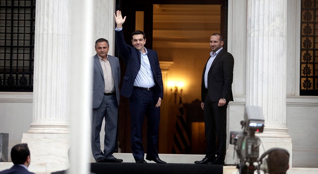 Tsipras, ao instalar-se na sede do Governo
