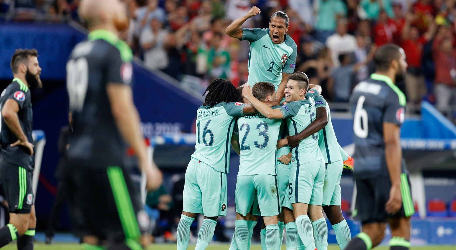  Carl Recine - Reuters 