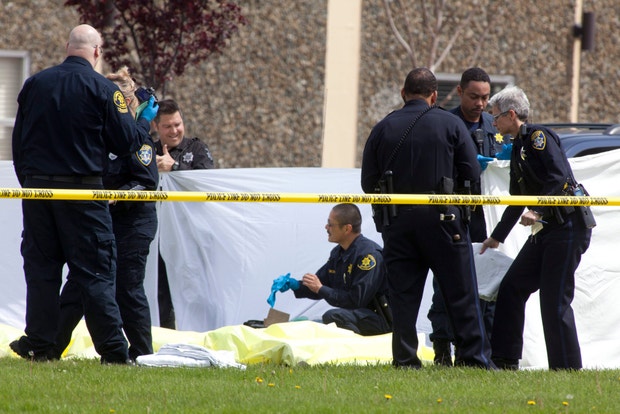 Alunos de universidade nos EUA são encontrados mortos e polícia