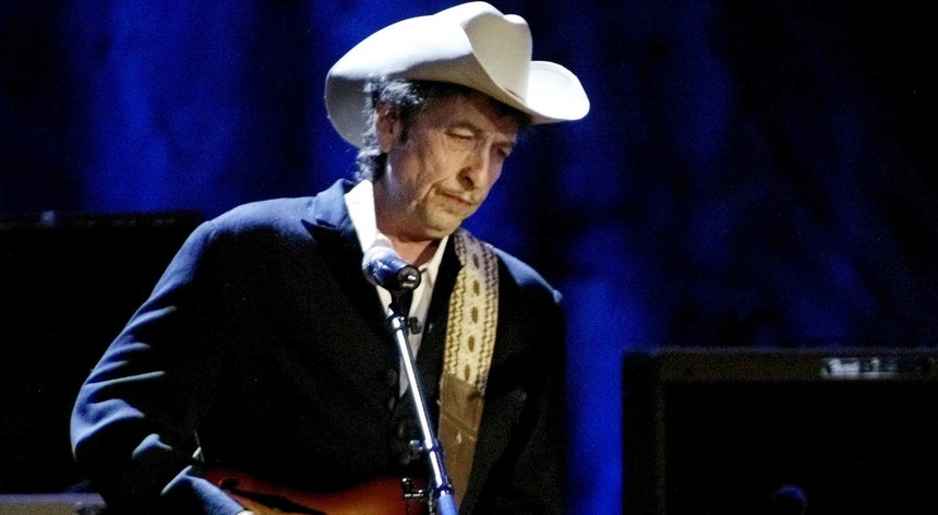 Aos 75 anos, Bob Dylan foi distinguido com o Nobel da Literatura
