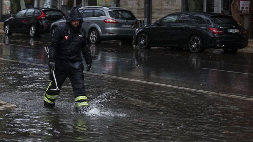 Imagem de Proteção Civil registou 208 ocorrências de pequenas inundações e limpeza de vias
