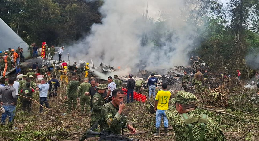Imagem ilustrativa: Queda de avião na Colômbia. Morreram dezenas de militares e há vários desaparec