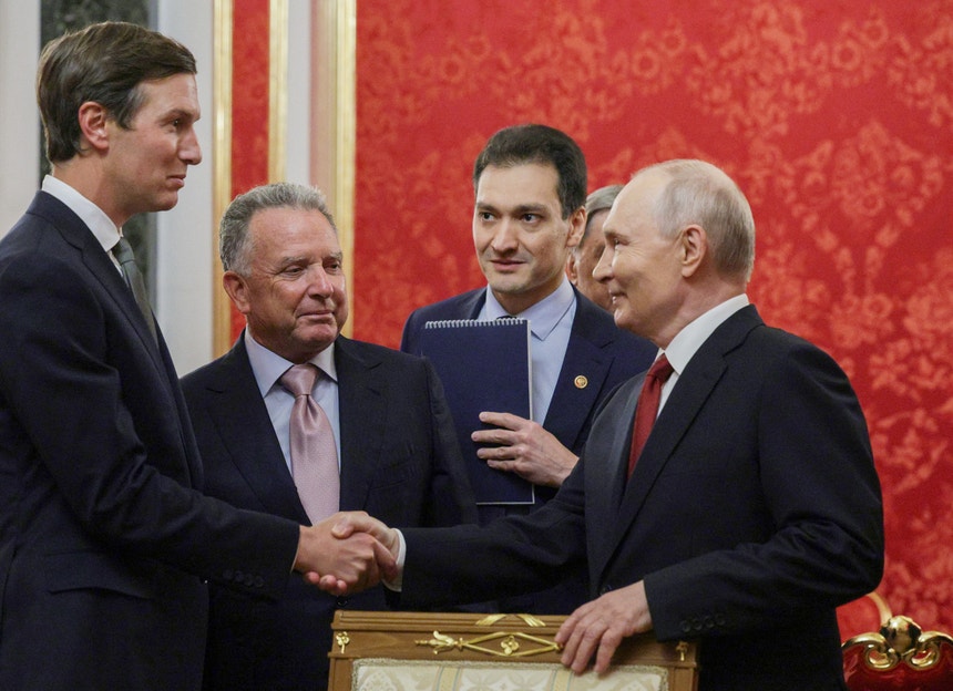 Imagem de Processo de paz com a Ucrânia. Putin avisa perante enviados da Casa Branca que "situação não é fácil"