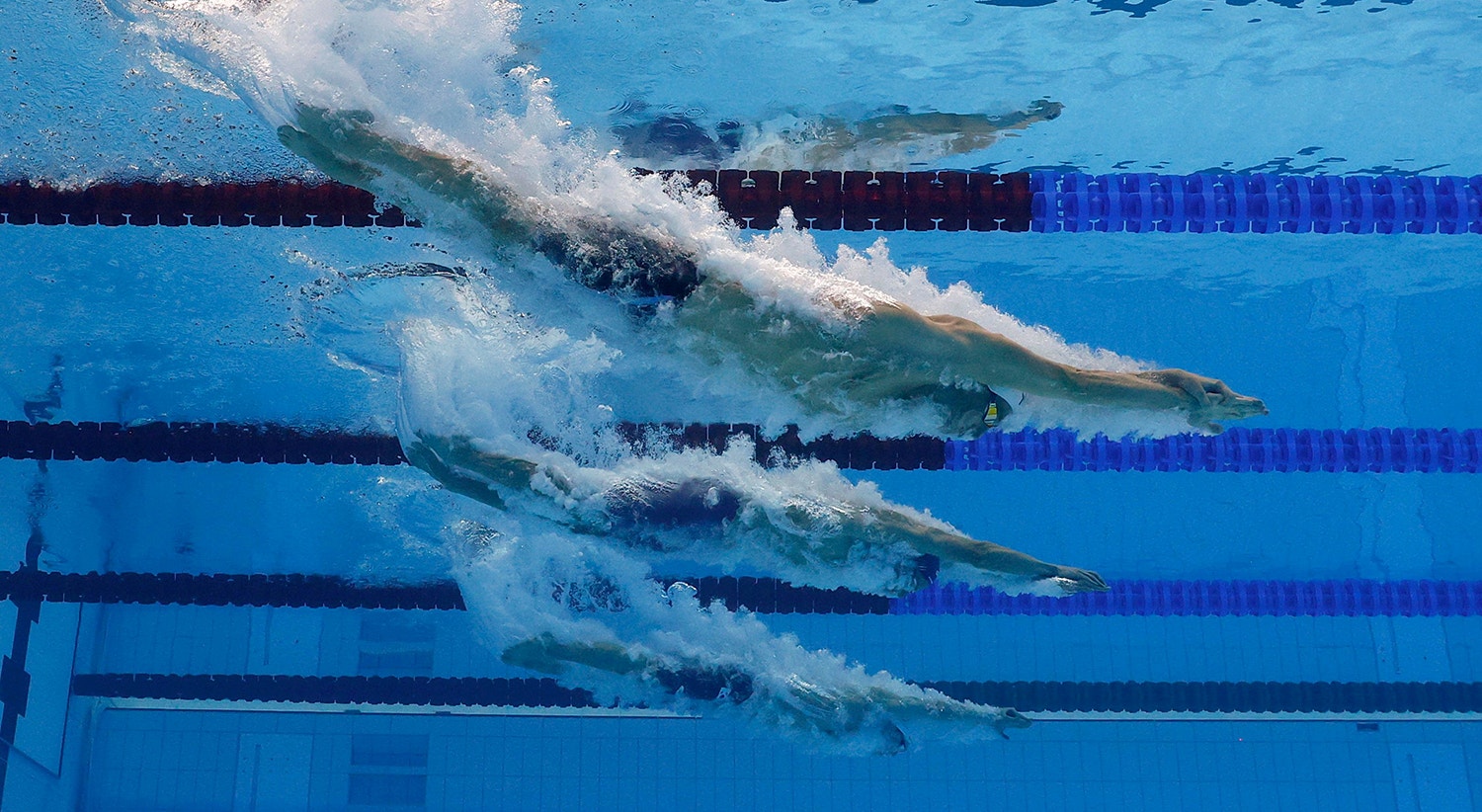  400m de nata&ccedil;&atilde;o livre. Kregor Zick da Est&oacute;nia, Zac Reid da Nova Zel&acirc;ndia e Henrik Christiansen da Noruega em ac&ccedil;&atilde;o. | Foto: Stefan Wermuth - Reuters 