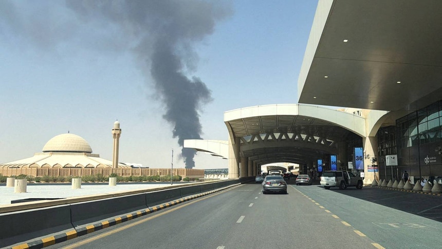 Atribuído aos Houthis. Pelo menos 12 mortos e 309 feridos em ataque ao aeroporto de Riade
