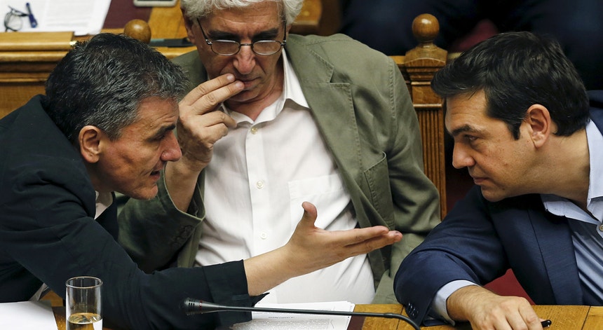 Face às divisões no Syriza, o próprio Governo assume como "provável" que haja eleições no outono. 
