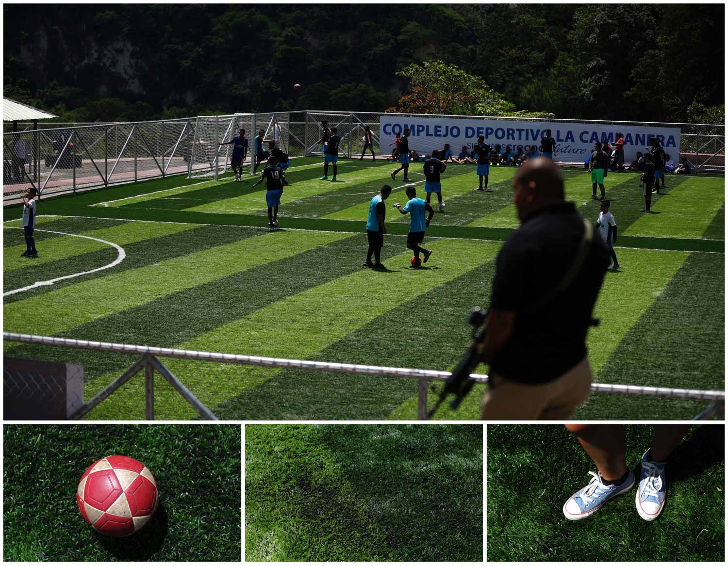  Na cidade de Soyapango, em El Salvador, v&aacute;rias crian&ccedil;as jogam futebol antes da inaugura&ccedil;&atilde;o de um novo complexo desportivo. Do lado de fora das grades do campo v&ecirc;-se um homem a segurar uma arma. Foto: Jose Cabezas - Reuters 