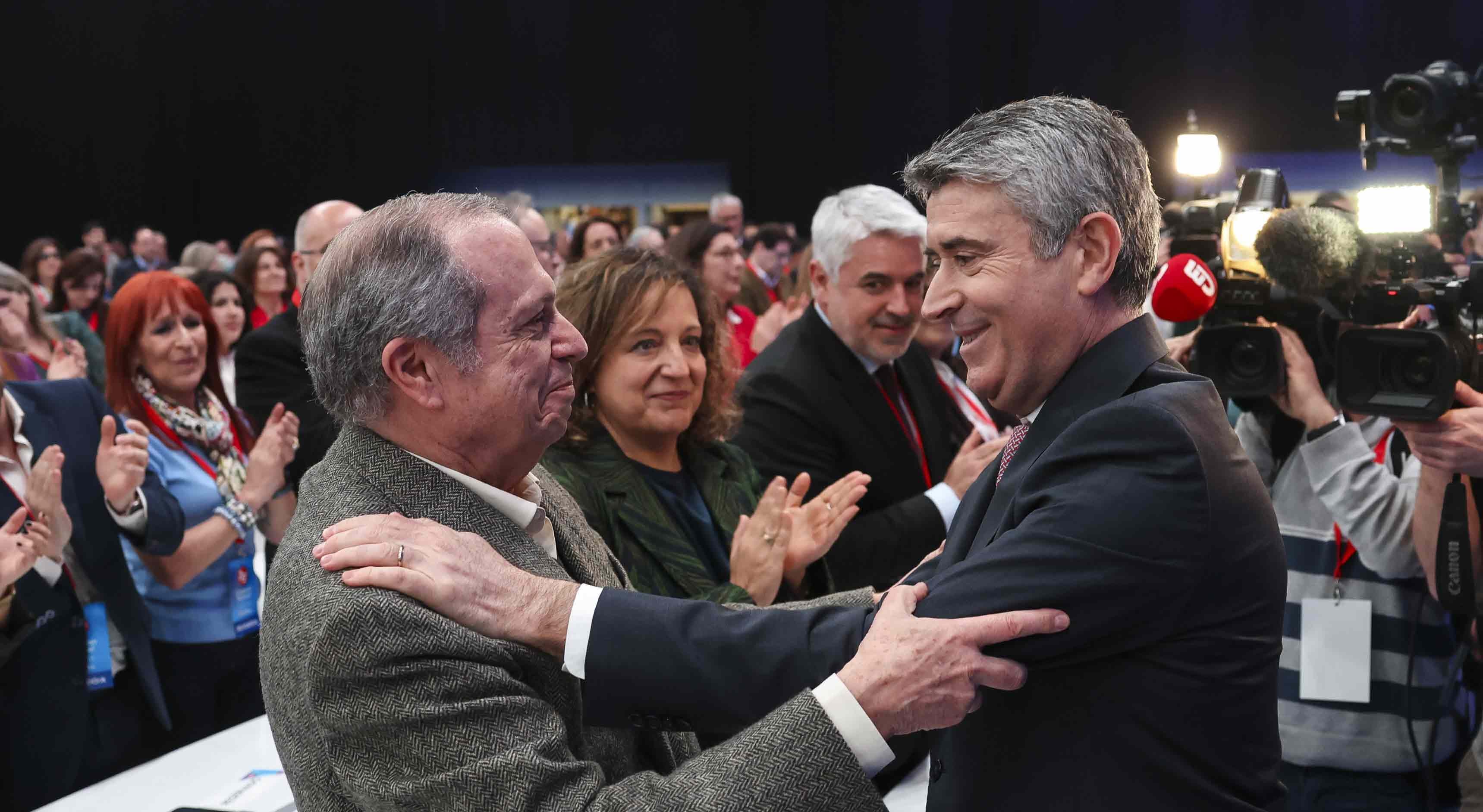 Carlos César reeleito presidente do PS com 89,9% dos votos