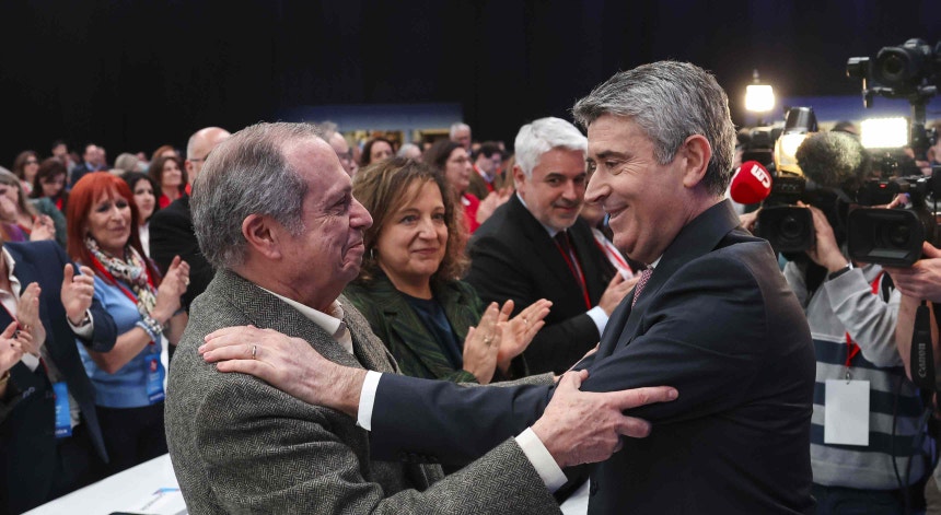 Imagem de Carlos César reeleito presidente do PS com 89,9% dos votos